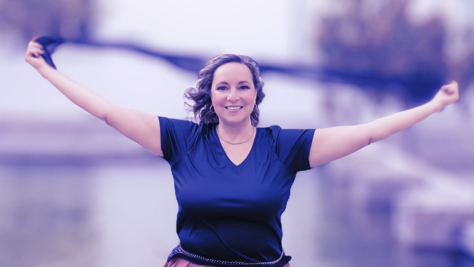 Seja bem vindo!                            sou Silvia Lucarini, terapeuta sistemica. Ajudo pessoas a descobrir seus padroes emocionais e melhorar nas areas financeiras, saude e relacionais                                       .                                 Sessões de Terapias Individuais  on line 